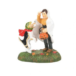 DEPARTMENT 56 Snow Village Halloween Snoopy's Treat, No Tricks NEW
